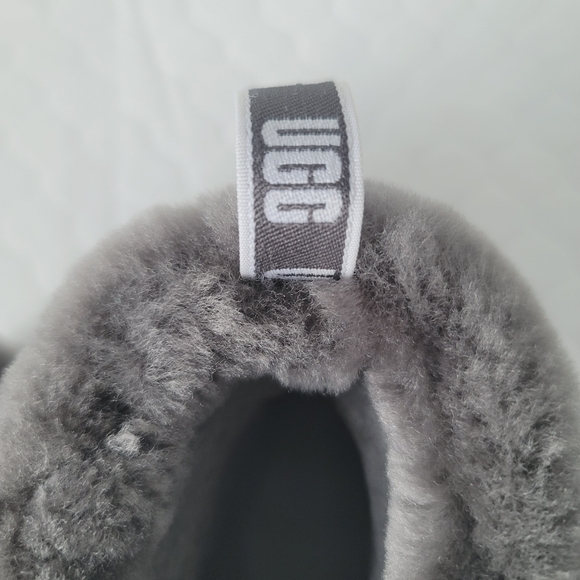 UGG Boots Girls T Pluffed Mini Quilted Gray Size 13 - Picture 6 of 15